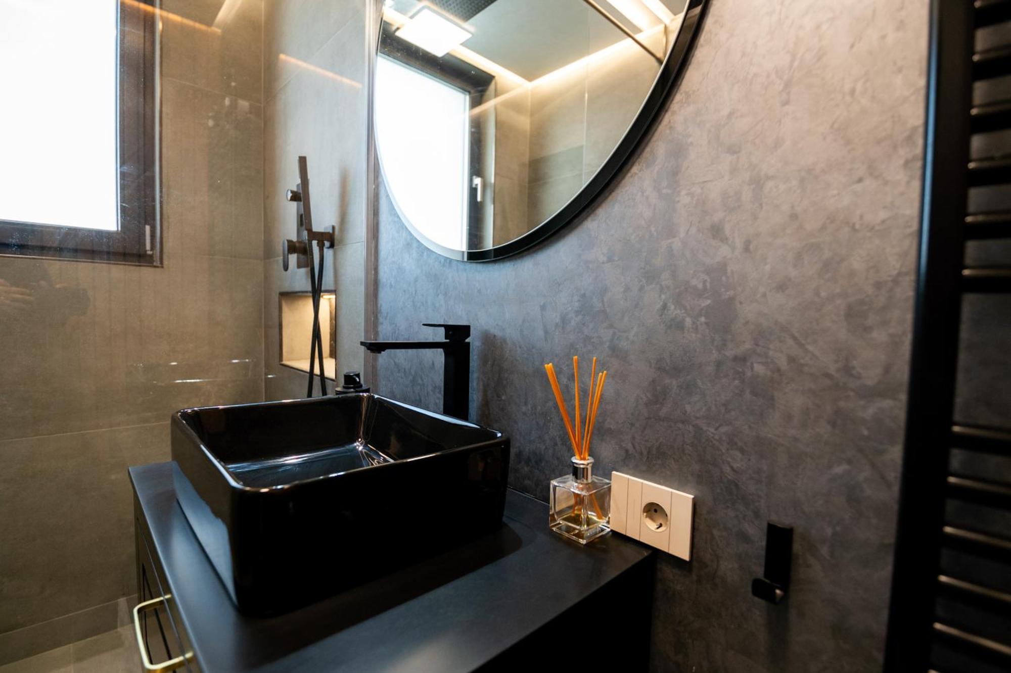 The Penthouse Hotell Vaslui Exteriör bild