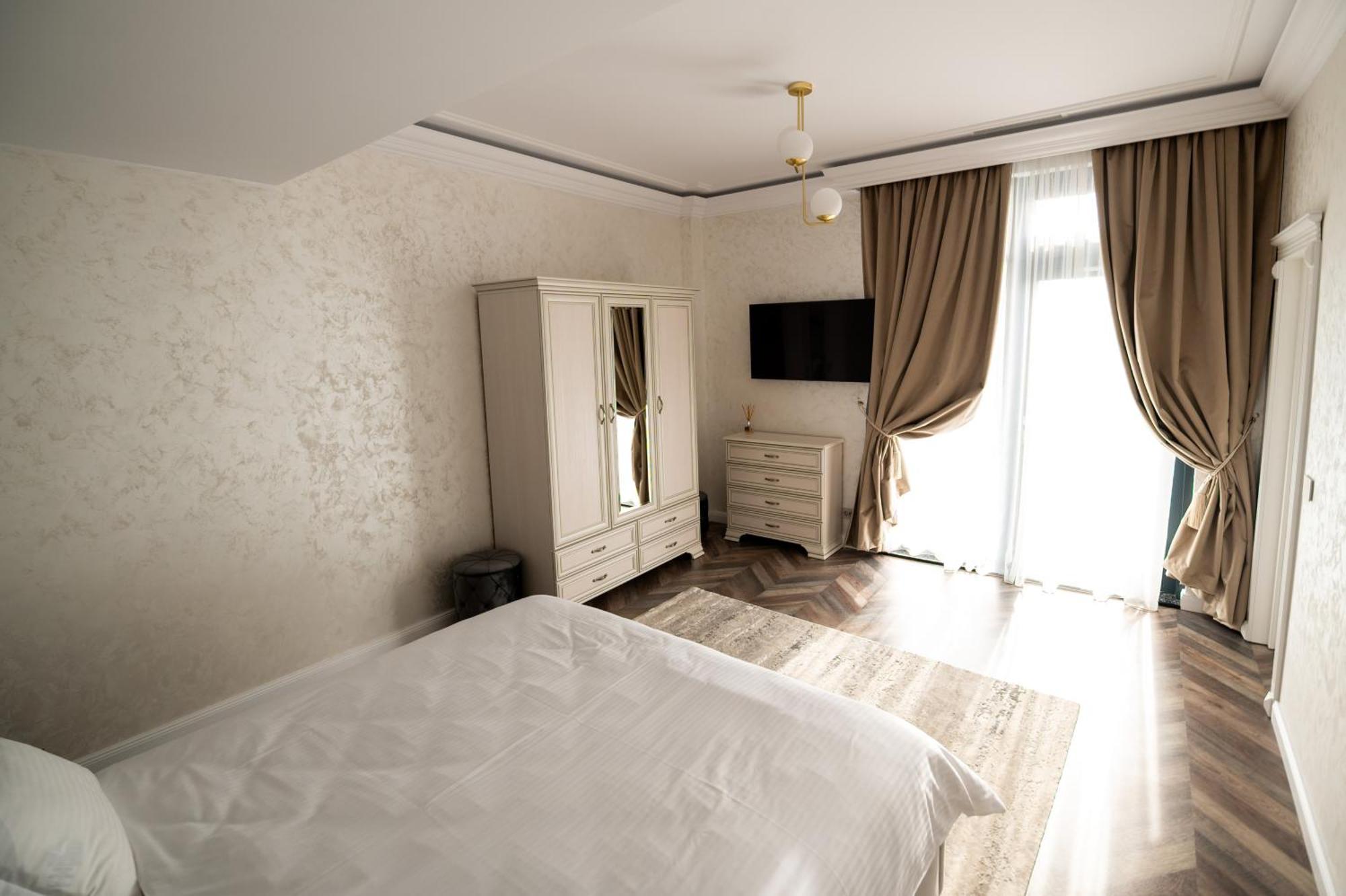The Penthouse Hotell Vaslui Exteriör bild