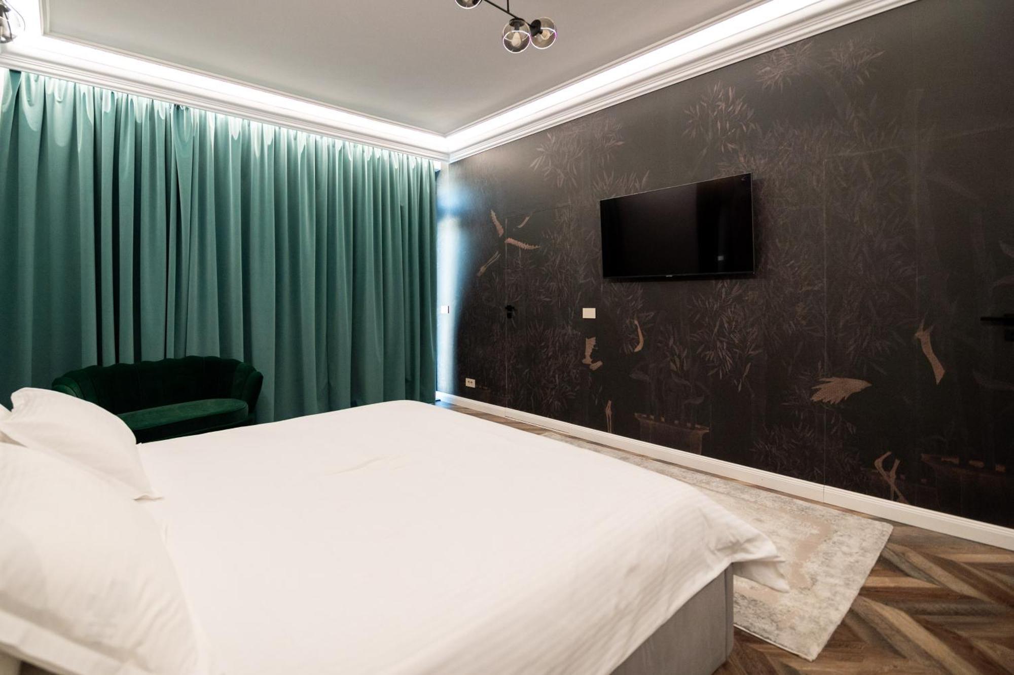 The Penthouse Hotell Vaslui Exteriör bild