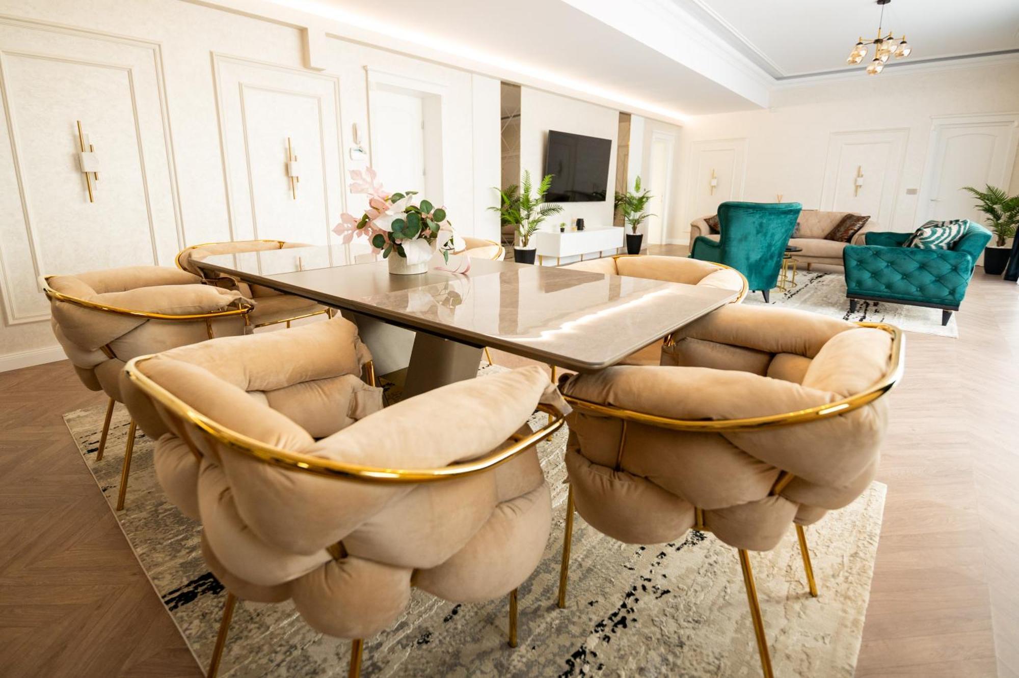 The Penthouse Hotell Vaslui Exteriör bild