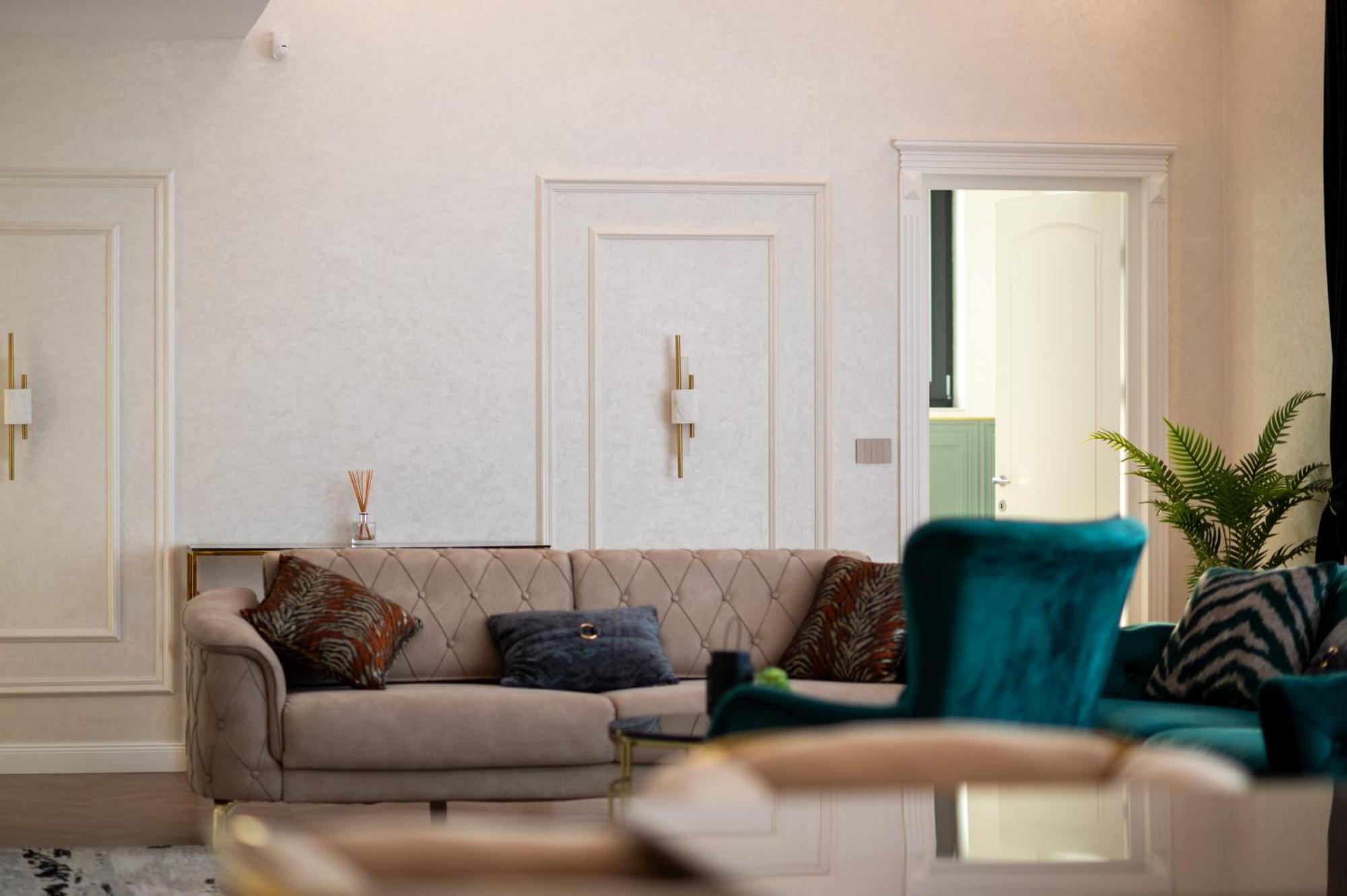The Penthouse Hotell Vaslui Exteriör bild