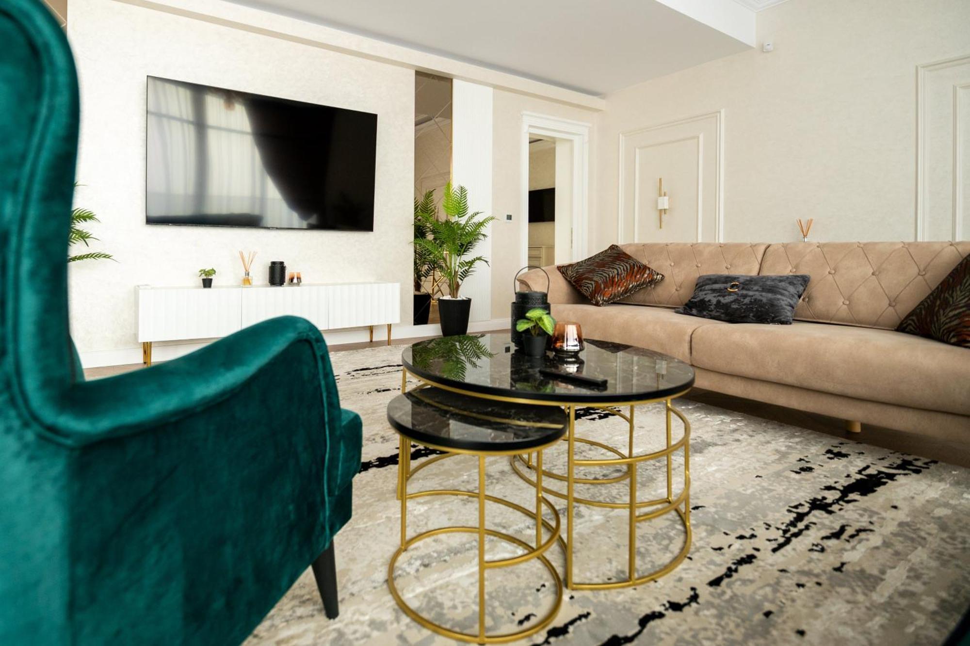 The Penthouse Hotell Vaslui Exteriör bild
