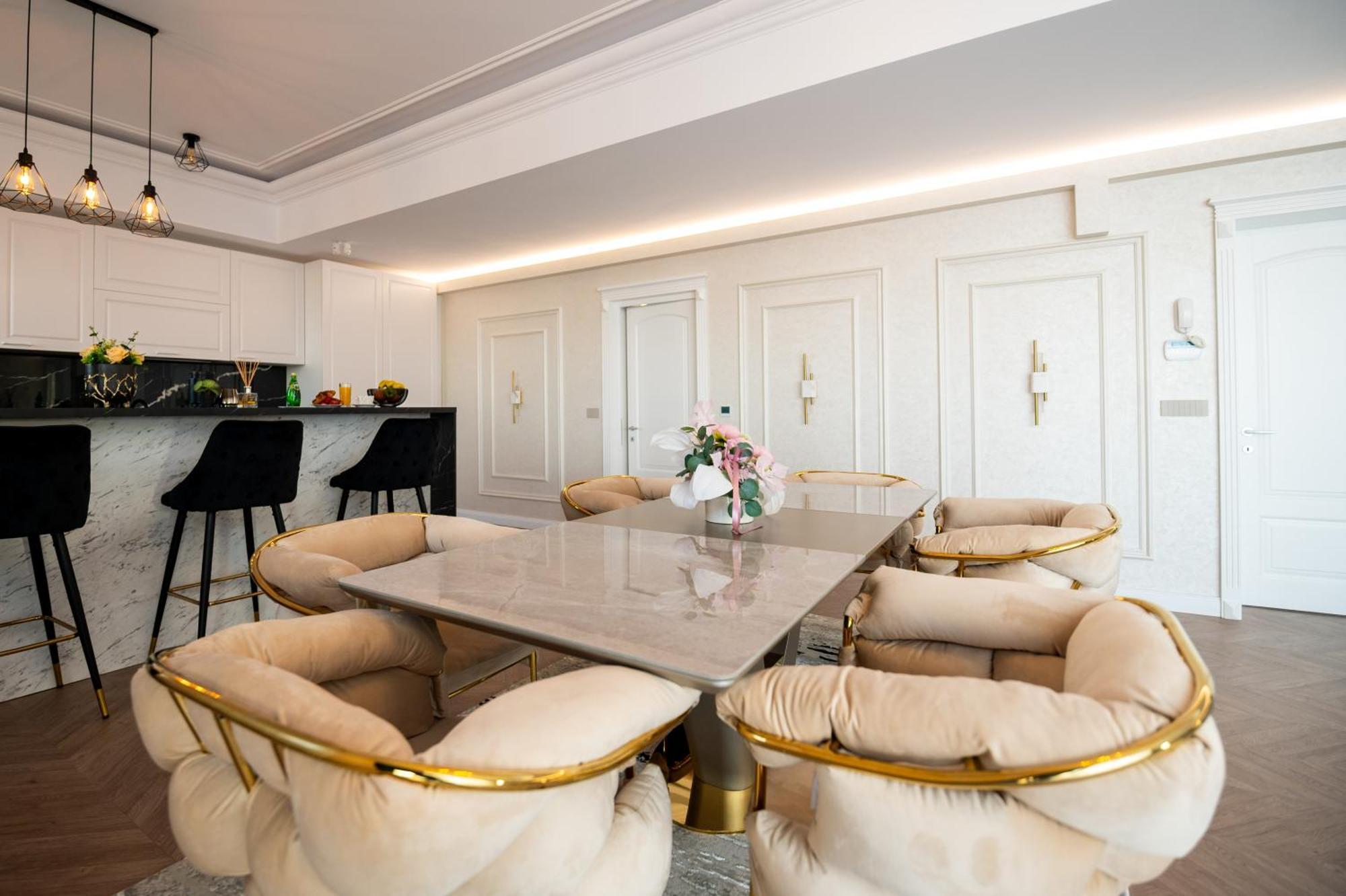 The Penthouse Hotell Vaslui Exteriör bild